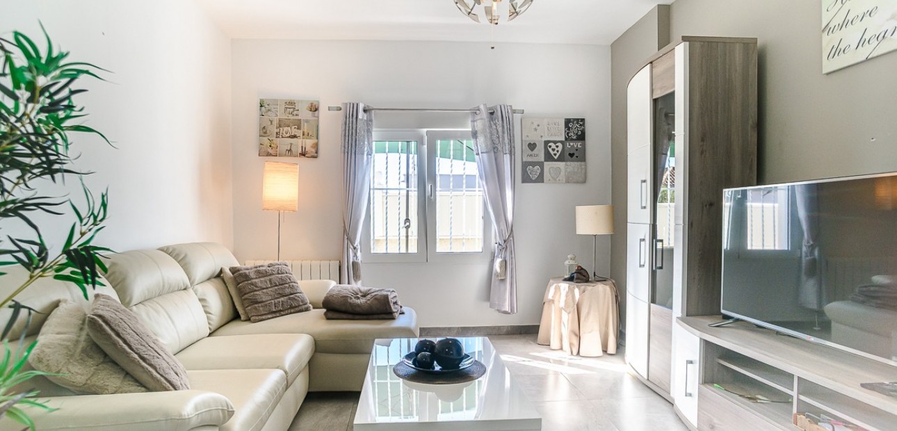 Sale - House -
Algorfa - ALGORFA
