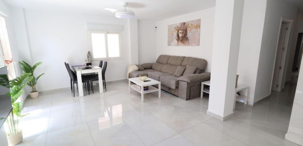 Sale - Apartment / flat -
Torrevieja - Acequion