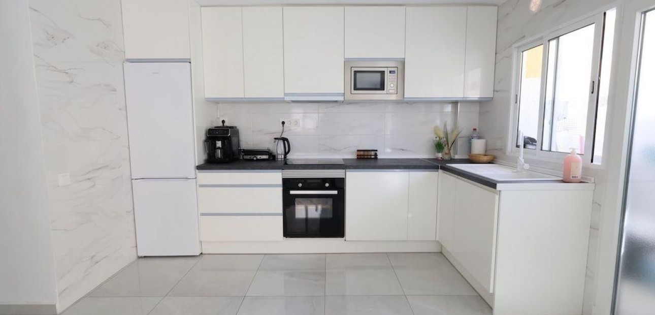 Sale - Apartment / flat -
Torrevieja - Acequion