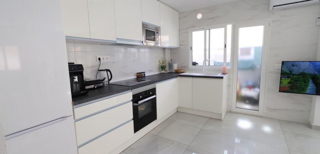 Sale - Apartment / flat -
Torrevieja - Acequion