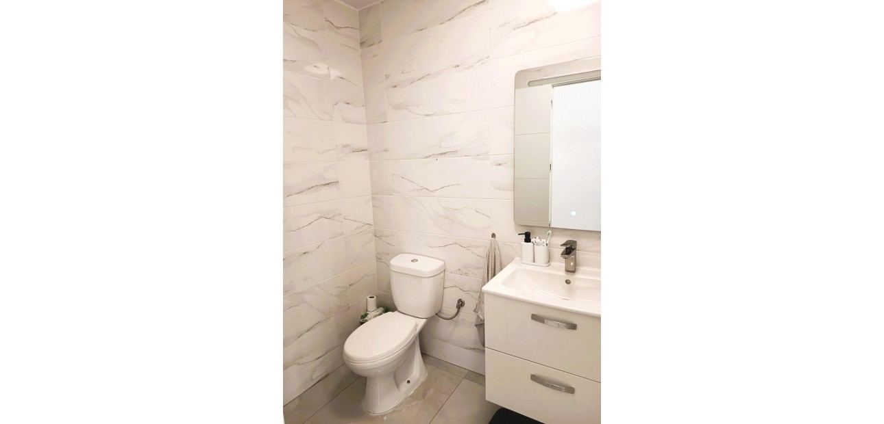 Sale - Apartment / flat -
Torrevieja - Acequion