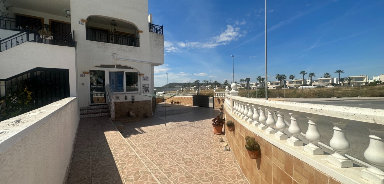 Sale - Apartment / flat -
Orihuela - Entre Naranjos Vistabella