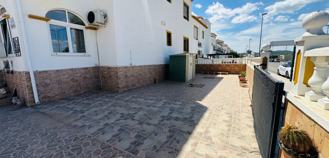 Sale - Apartment / flat -
Orihuela - Entre Naranjos Vistabella