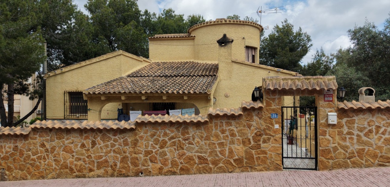 Herverkoop - Detached Villa -
Orihuela Costa - Villamartin