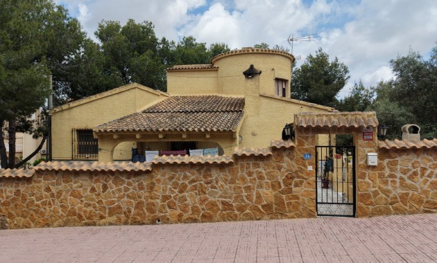 Herverkoop - Detached Villa -
Orihuela Costa - Villamartin