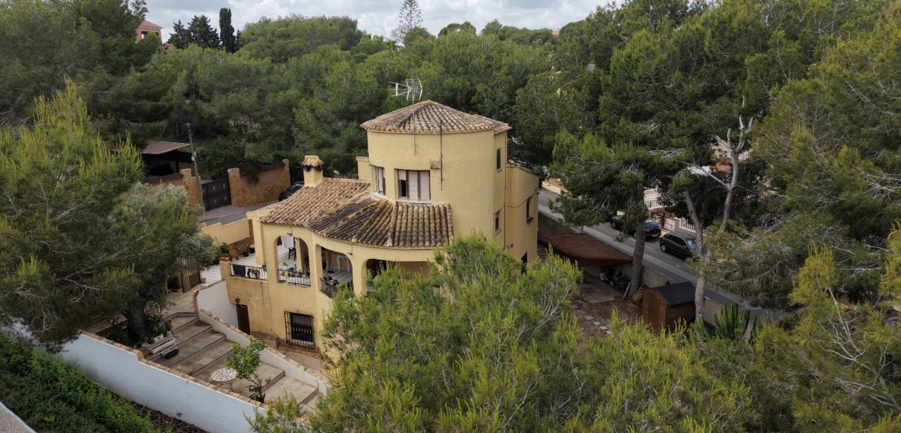 Herverkoop - Detached Villa -
Orihuela Costa - Villamartin