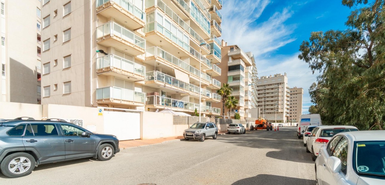 Sale - Apartment / flat -
Guardamar del Segura - Puerto Deportivo