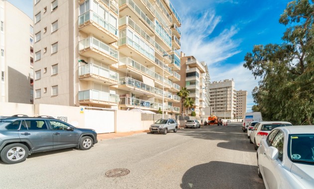 Sale - Apartment / flat -
Guardamar del Segura - Puerto Deportivo