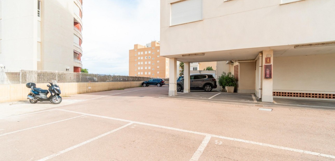 Sale - Apartment / flat -
Guardamar del Segura - Puerto Deportivo