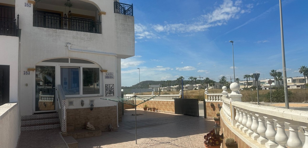 Sale - Apartment / flat -
Orihuela - Entre Naranjos Vistabella