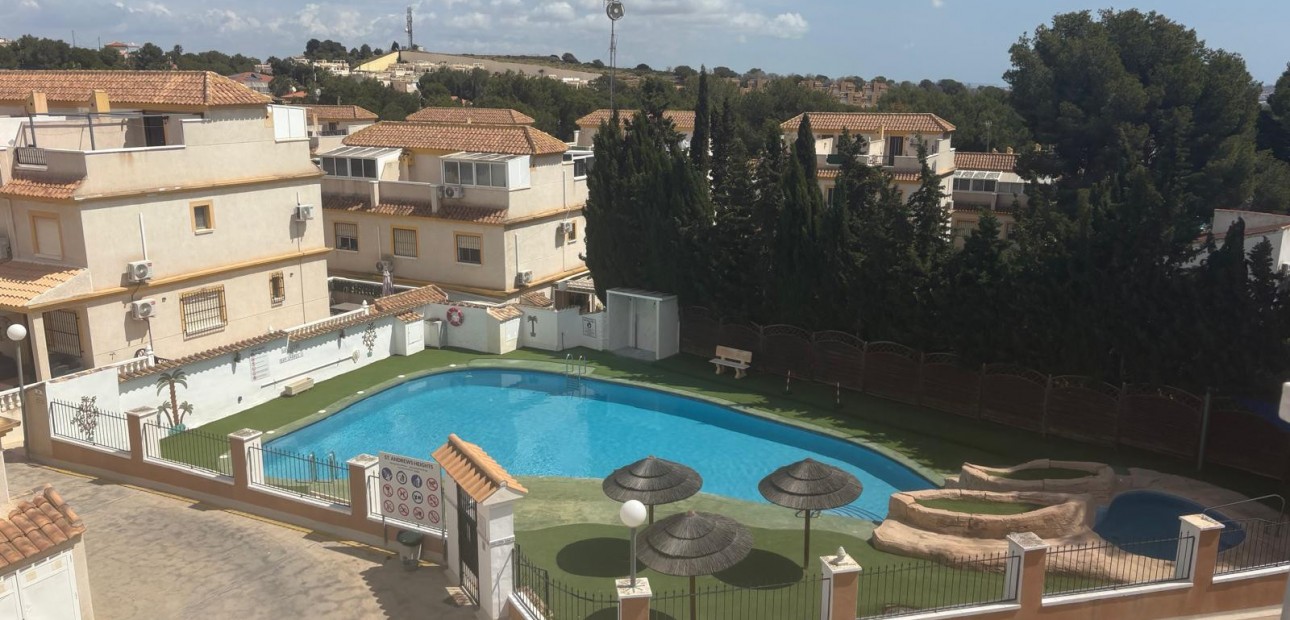 Sale - Townhouse -
Algorfa - La Finca Golf Resort