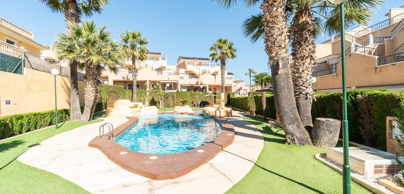 Sale - Bungalow -
Orihuela Costa - Villamartin