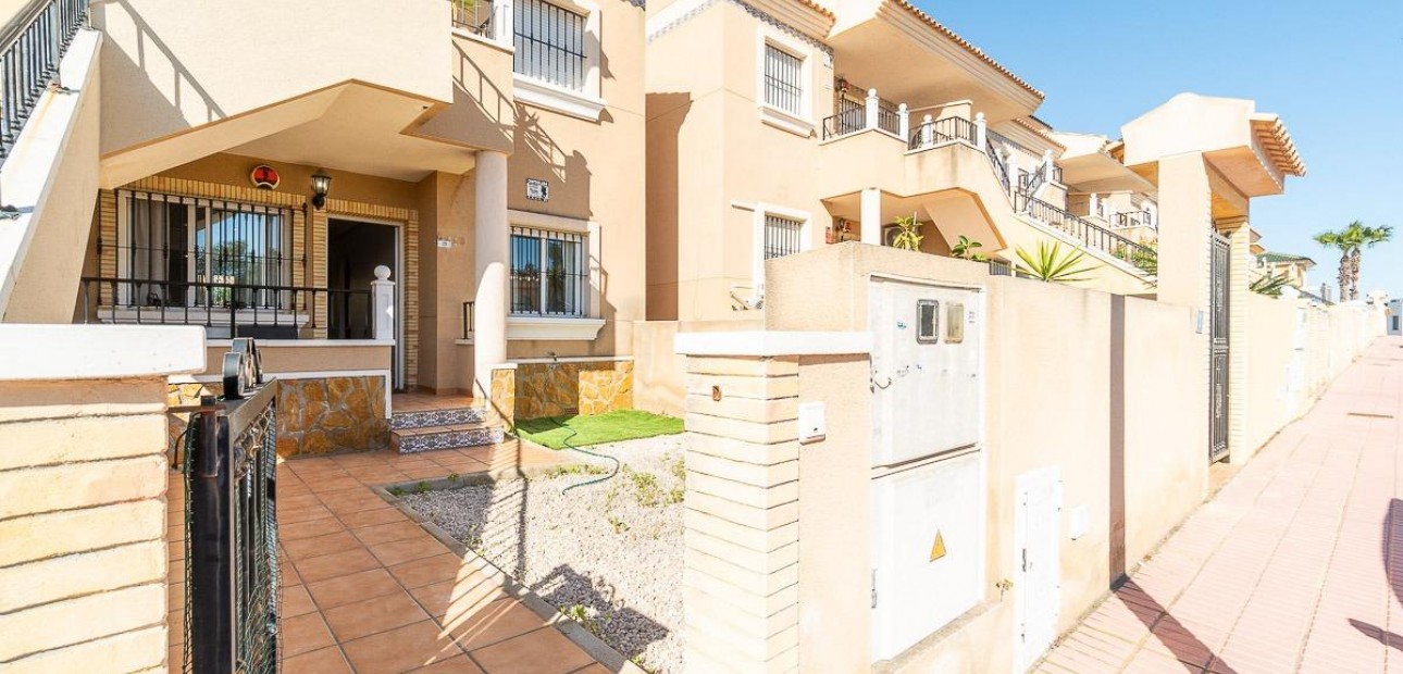 Sale - Bungalow -
Orihuela Costa - Villamartin