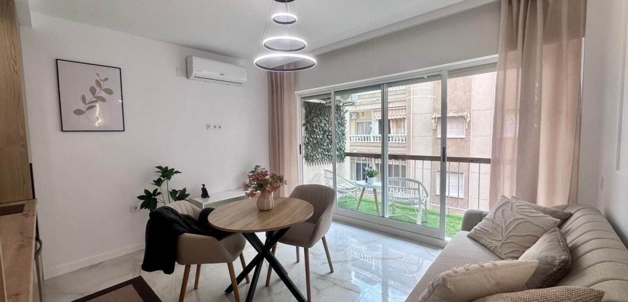 Sale - Apartment / flat -
Torrevieja - Estacion de autobuses
