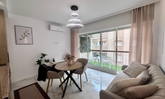 Sale - Apartment / flat -
Torrevieja - Estacion de autobuses