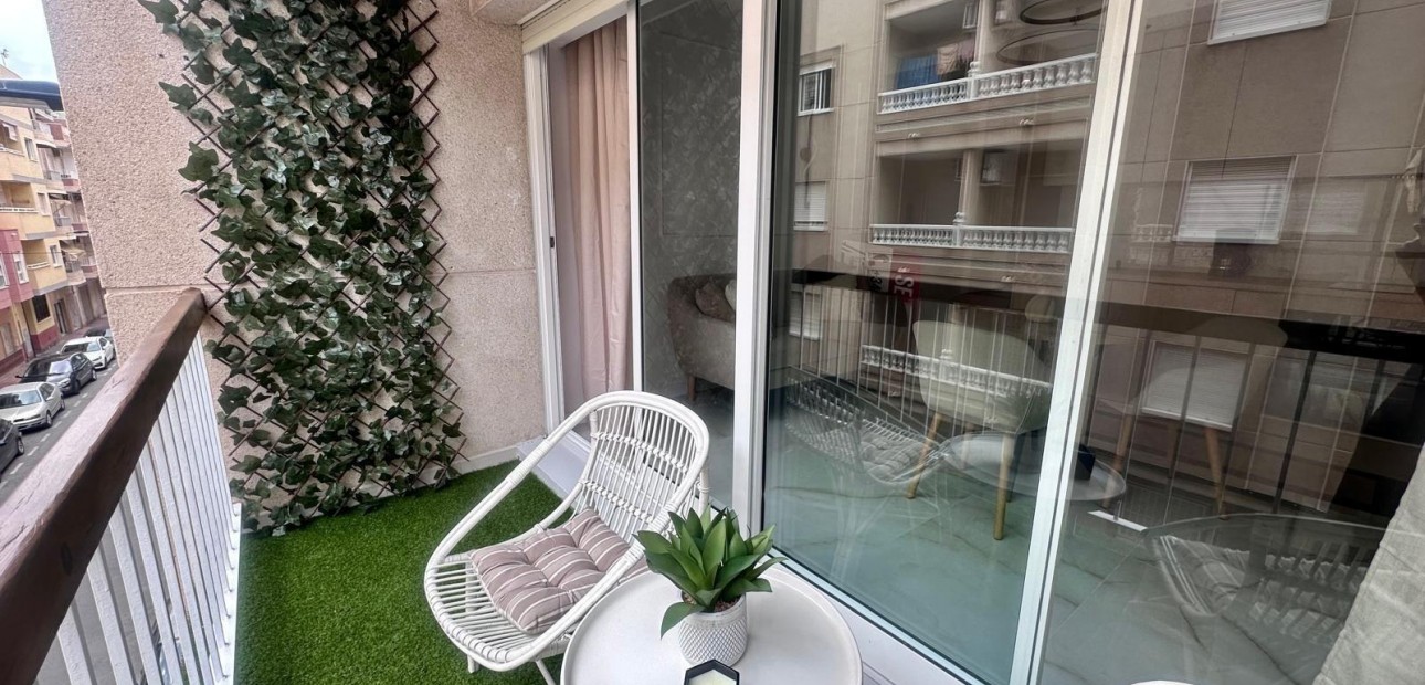 Sale - Apartment / flat -
Torrevieja - Estacion de autobuses