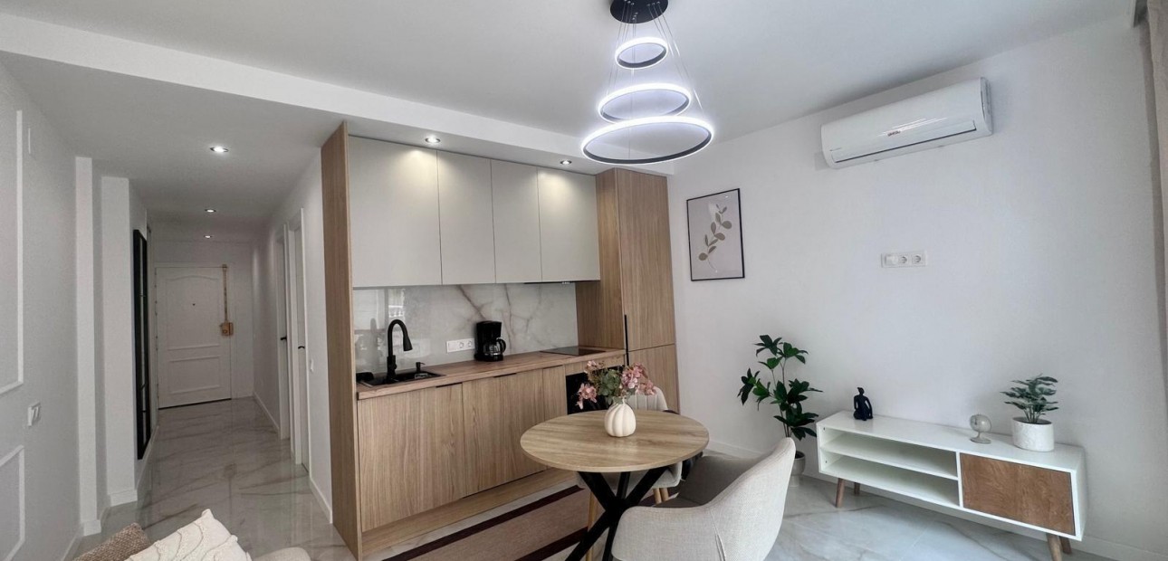 Sale - Apartment / flat -
Torrevieja - Estacion de autobuses