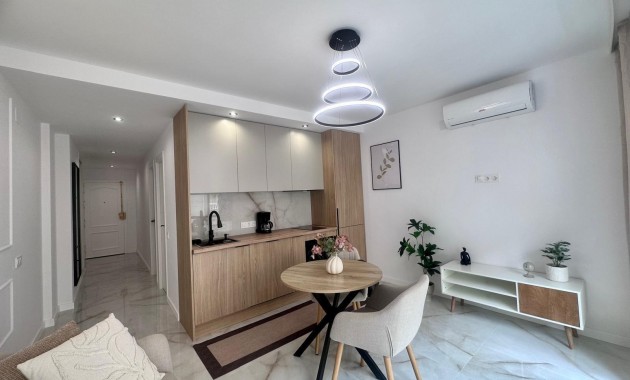Sale - Apartment / flat -
Torrevieja - Estacion de autobuses