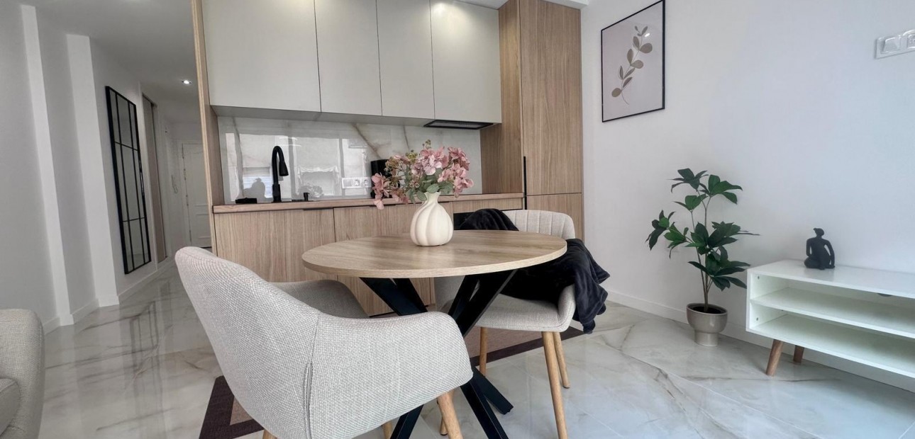 Sale - Apartment / flat -
Torrevieja - Estacion de autobuses