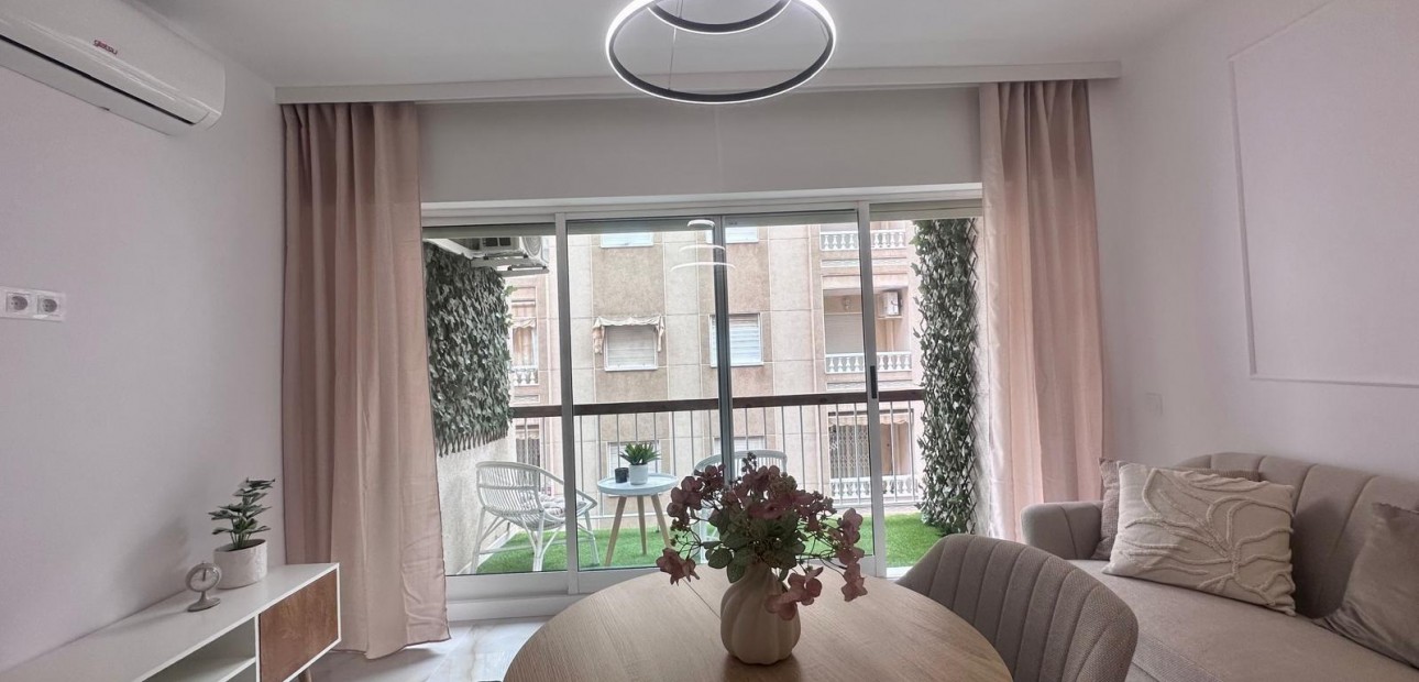 Sale - Apartment / flat -
Torrevieja - Estacion de autobuses