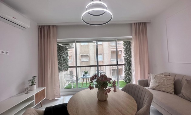 Sale - Apartment / flat -
Torrevieja - Estacion de autobuses