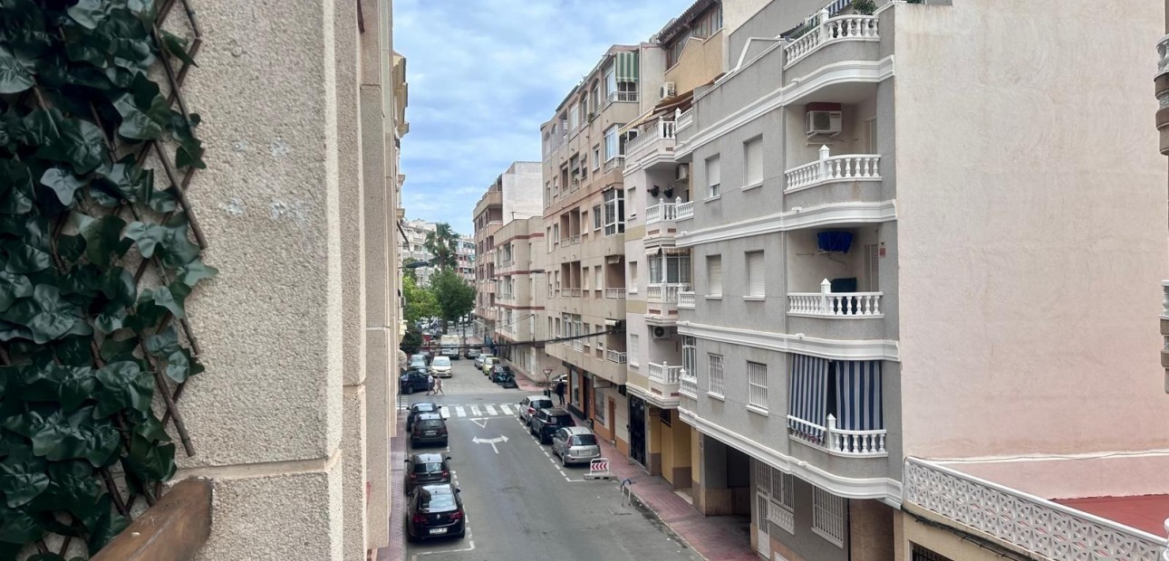 Sale - Apartment / flat -
Torrevieja - Estacion de autobuses