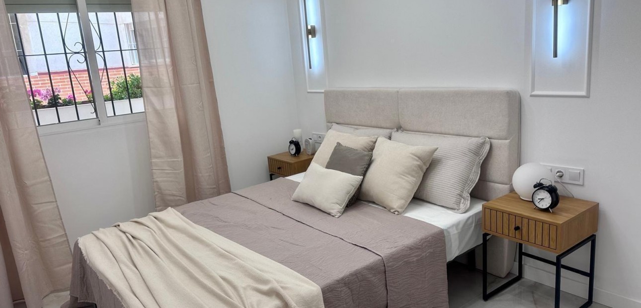 Sale - Apartment / flat -
Torrevieja - Estacion de autobuses