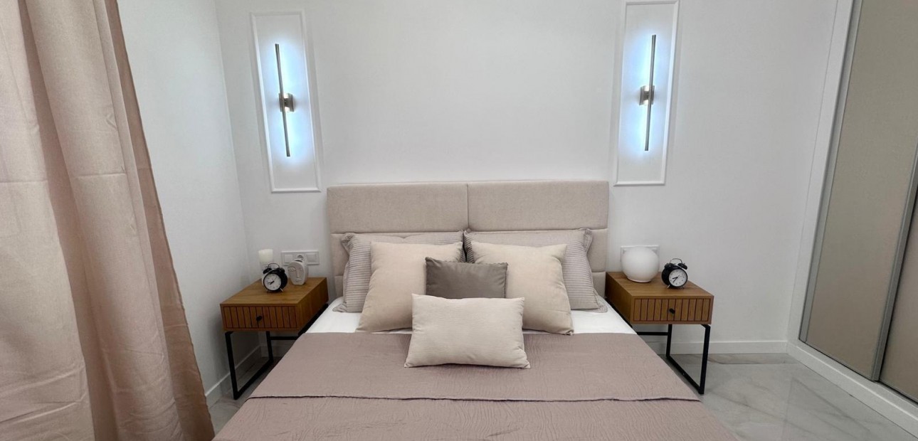 Sale - Apartment / flat -
Torrevieja - Estacion de autobuses