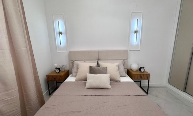 Sale - Apartment / flat -
Torrevieja - Estacion de autobuses