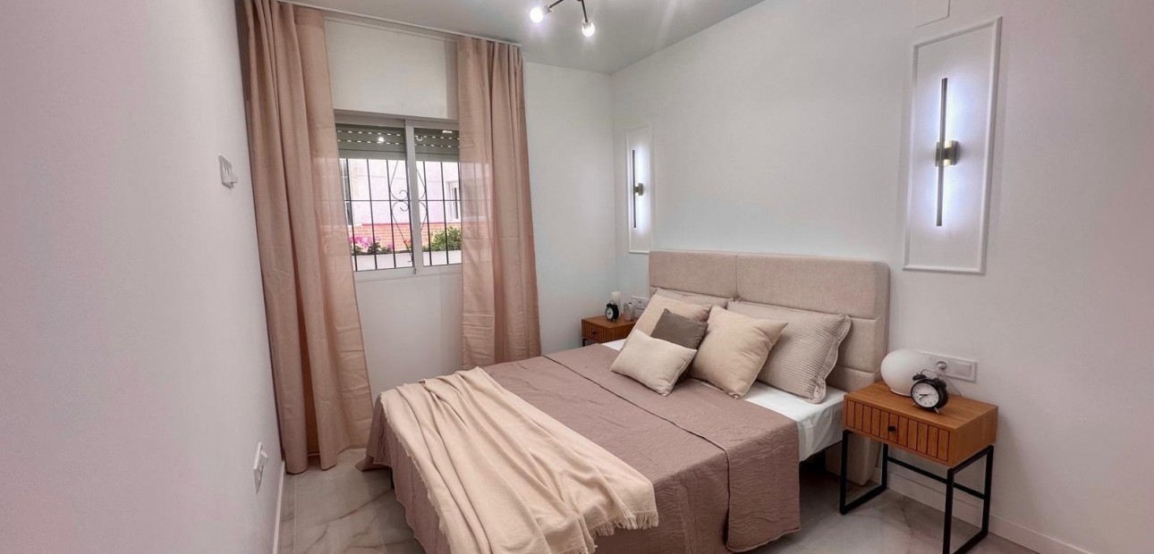 Sale - Apartment / flat -
Torrevieja - Estacion de autobuses