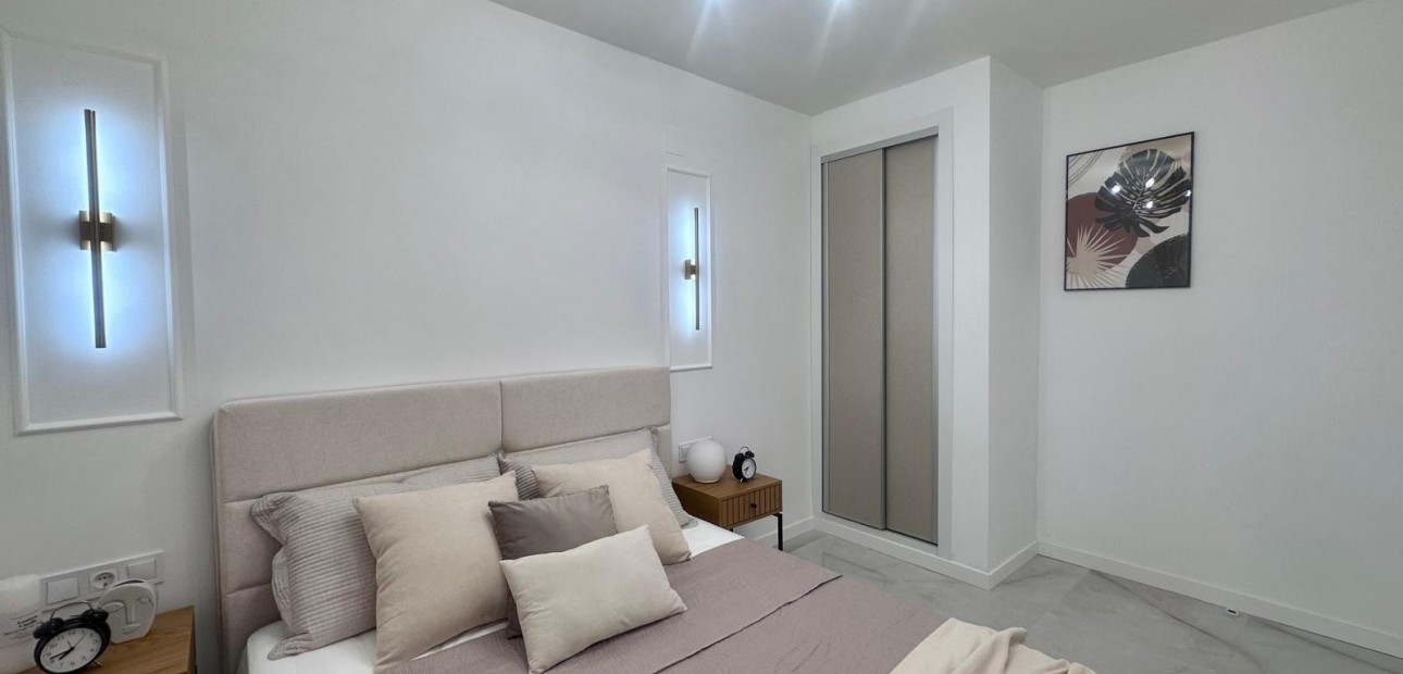 Sale - Apartment / flat -
Torrevieja - Estacion de autobuses
