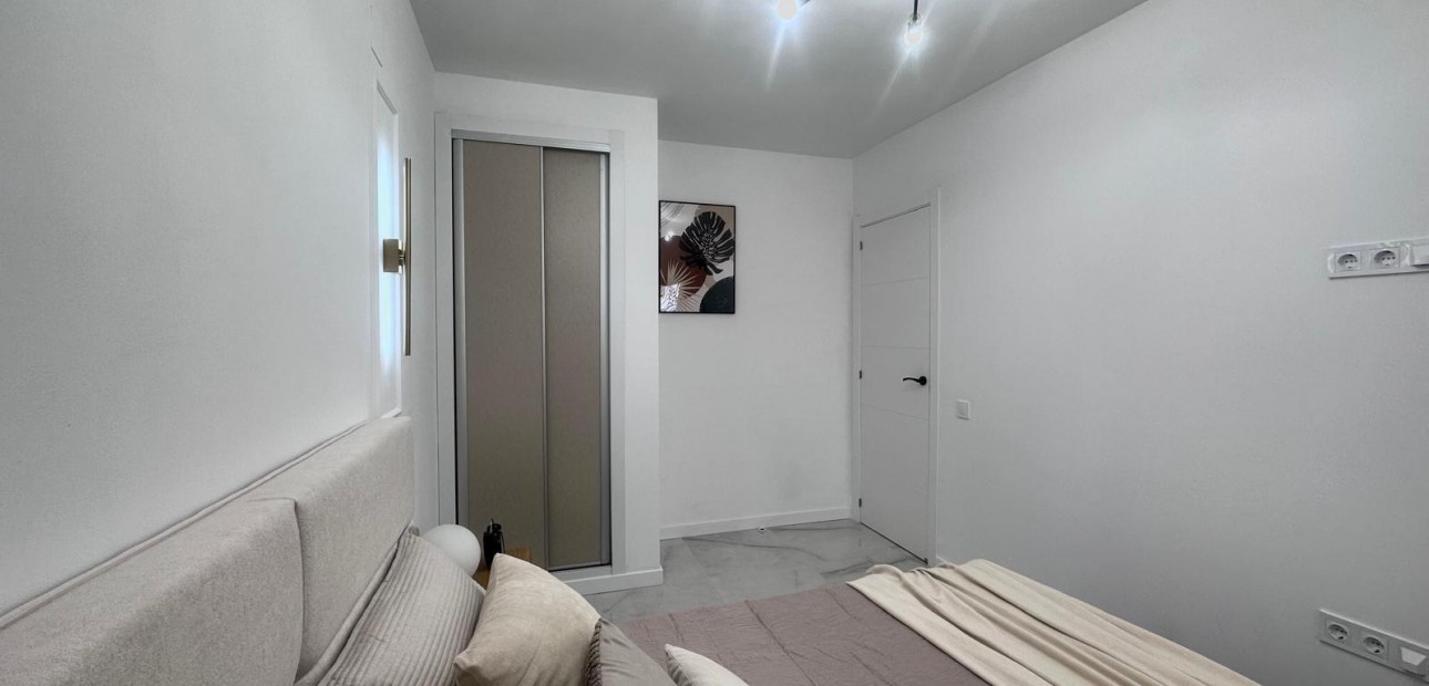 Sale - Apartment / flat -
Torrevieja - Estacion de autobuses