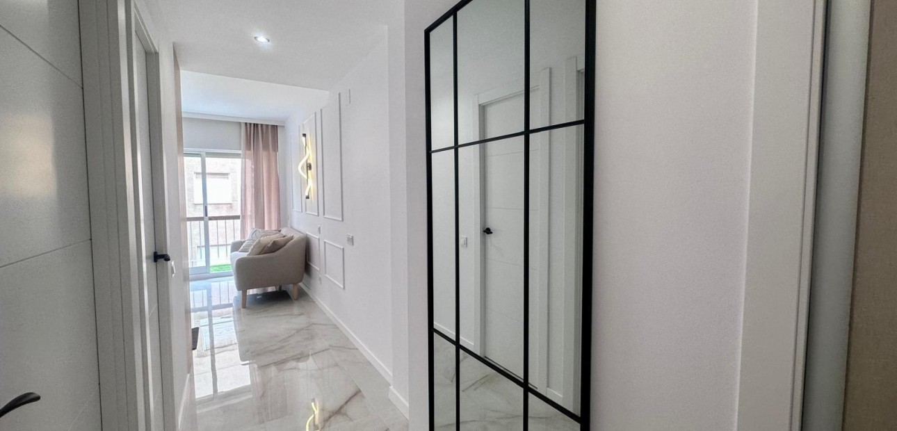 Sale - Apartment / flat -
Torrevieja - Estacion de autobuses