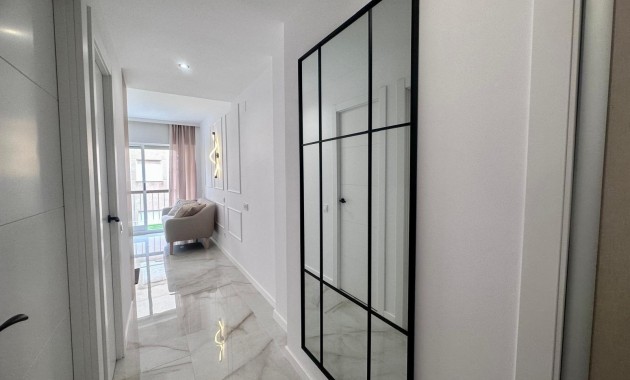 Sale - Apartment / flat -
Torrevieja - Estacion de autobuses