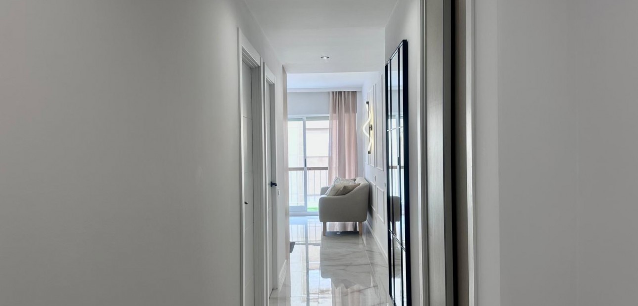Sale - Apartment / flat -
Torrevieja - Estacion de autobuses