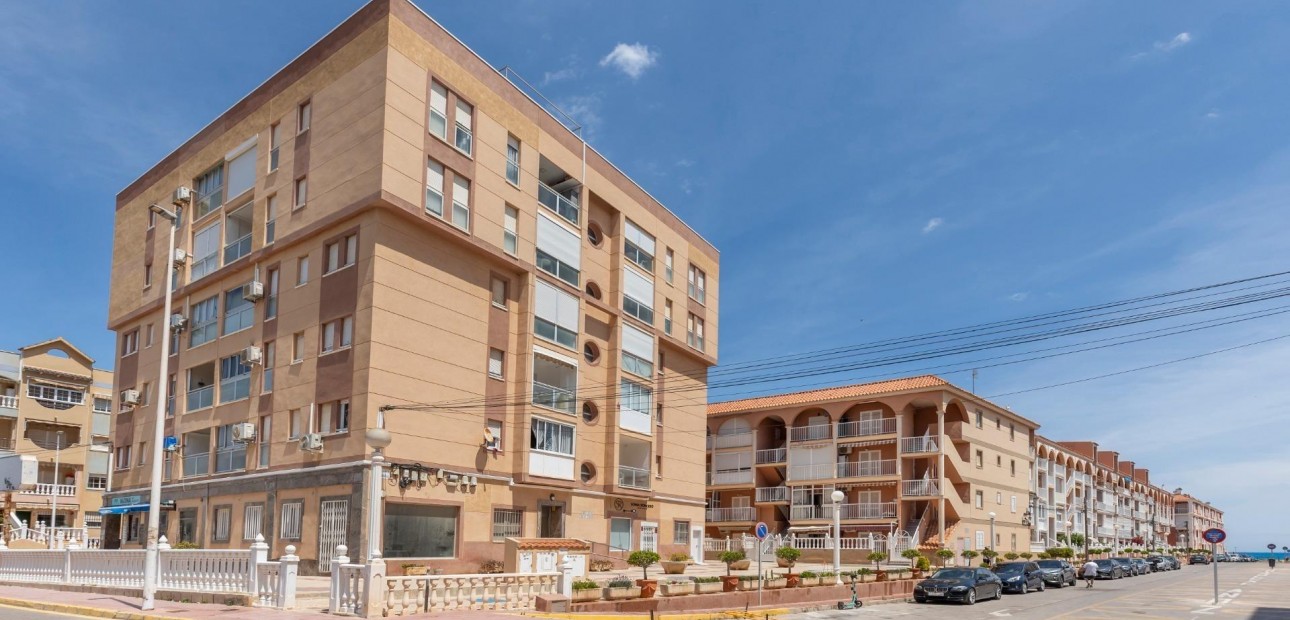 Sale - Apartment / flat -
Torrevieja - La Mata pueblo