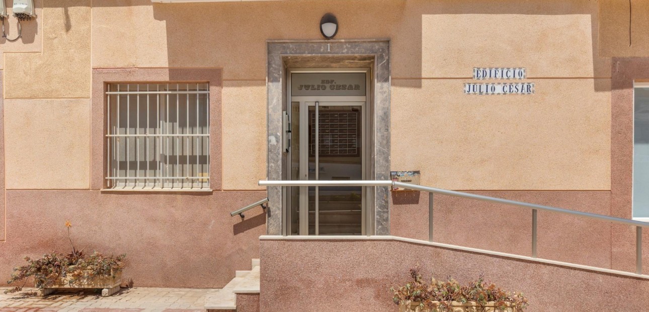 Sale - Apartment / flat -
Torrevieja - La Mata pueblo