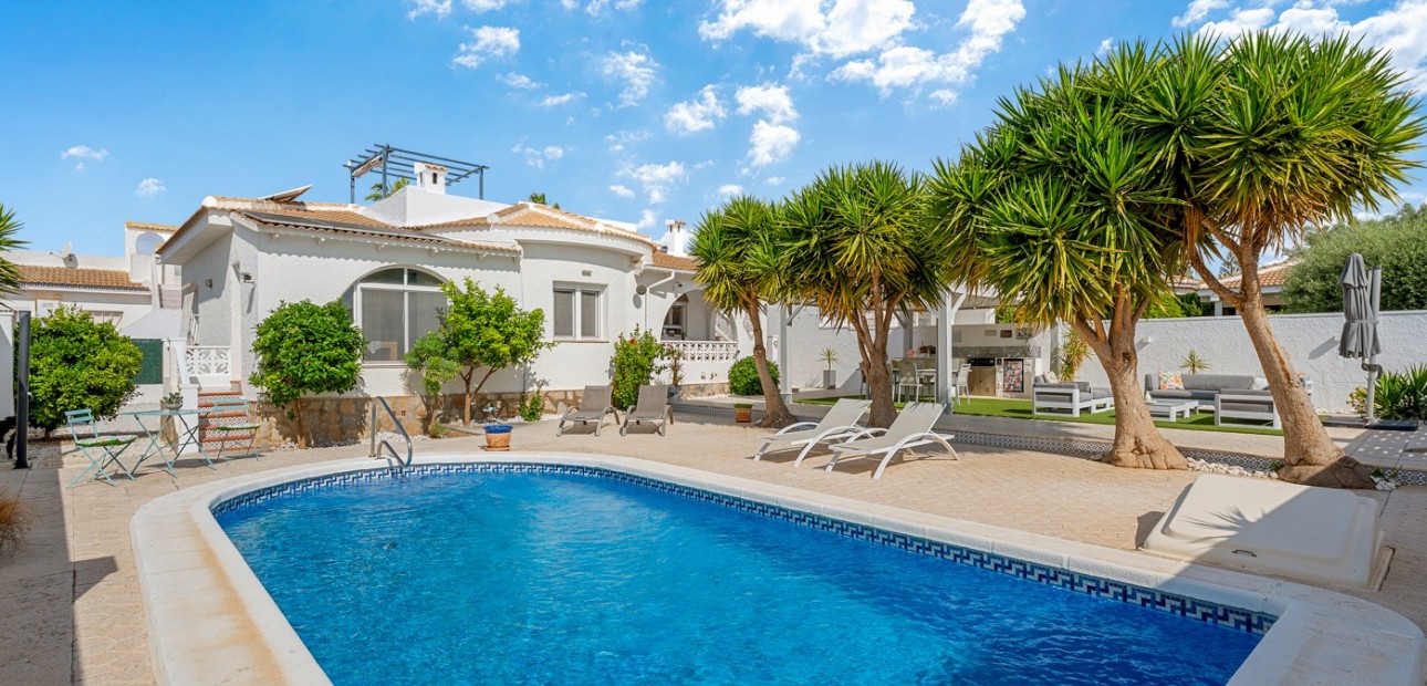 Sale - Detached Villa -
Ciudad Quesada - Pueblo Bravo