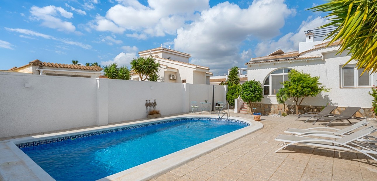 Sale - Detached Villa -
Ciudad Quesada - Pueblo Bravo
