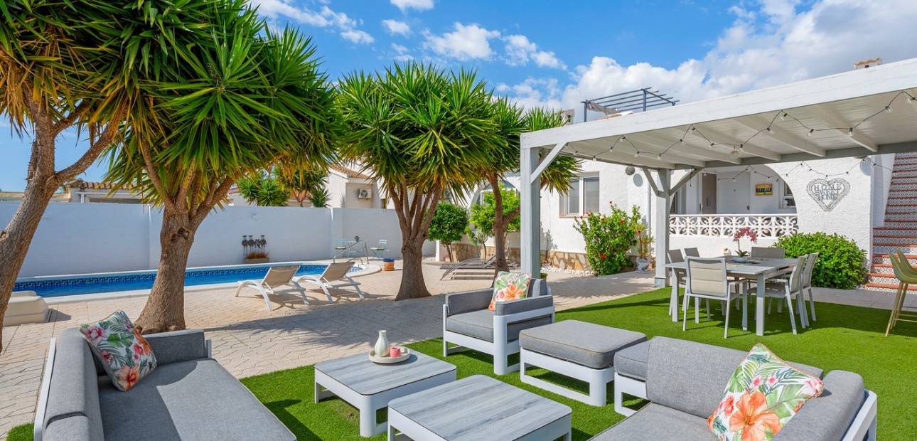 Sale - Detached Villa -
Ciudad Quesada - Pueblo Bravo