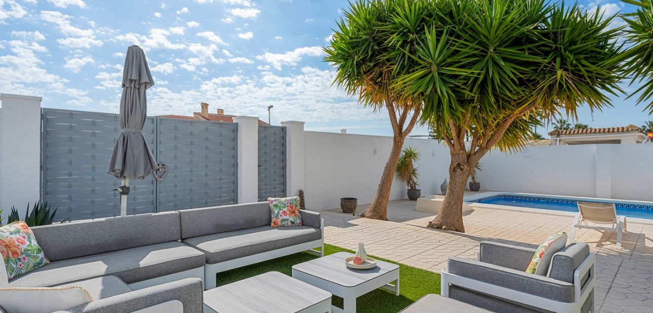 Sale - Detached Villa -
Ciudad Quesada - Pueblo Bravo