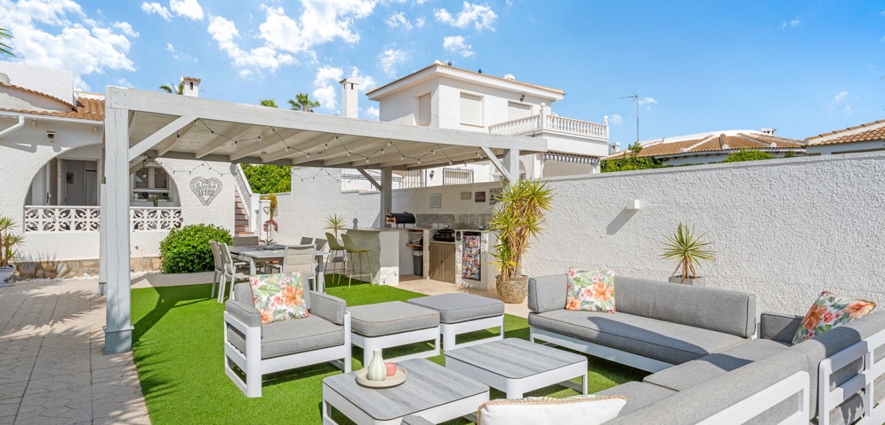 Sale - Detached Villa -
Ciudad Quesada - Pueblo Bravo