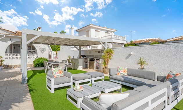 Sale - Detached Villa -
Ciudad Quesada - Pueblo Bravo