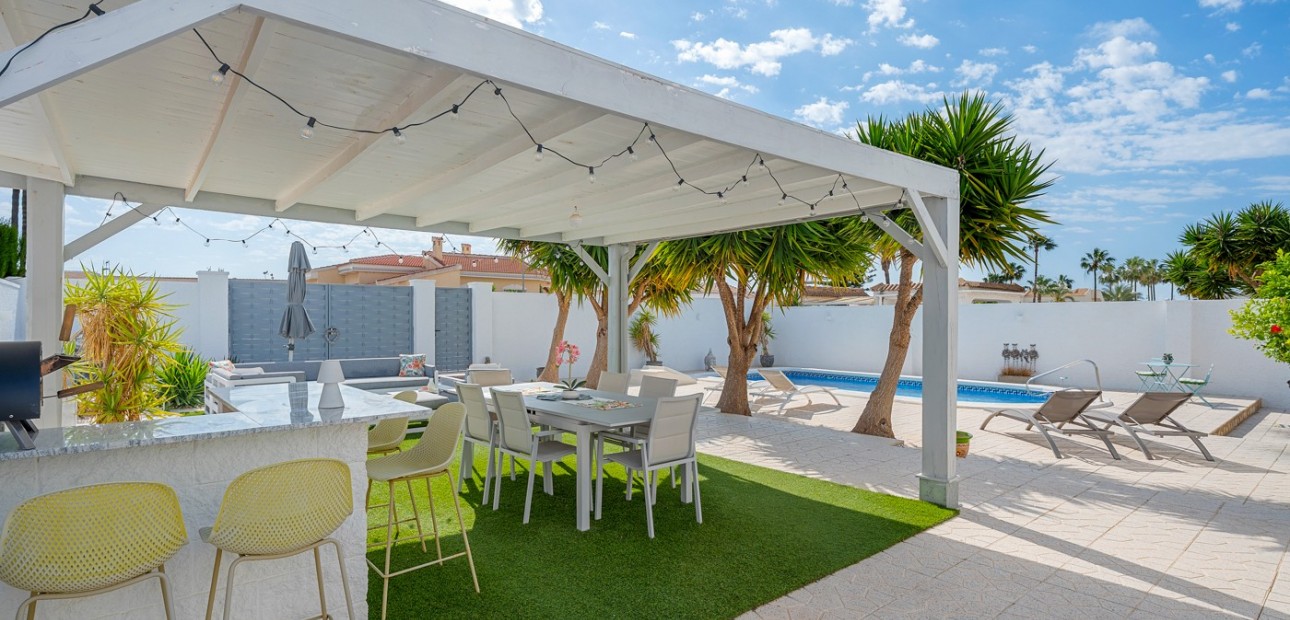 Sale - Detached Villa -
Ciudad Quesada - Pueblo Bravo
