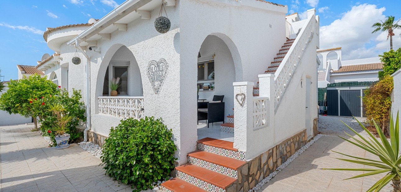 Sale - Detached Villa -
Ciudad Quesada - Pueblo Bravo