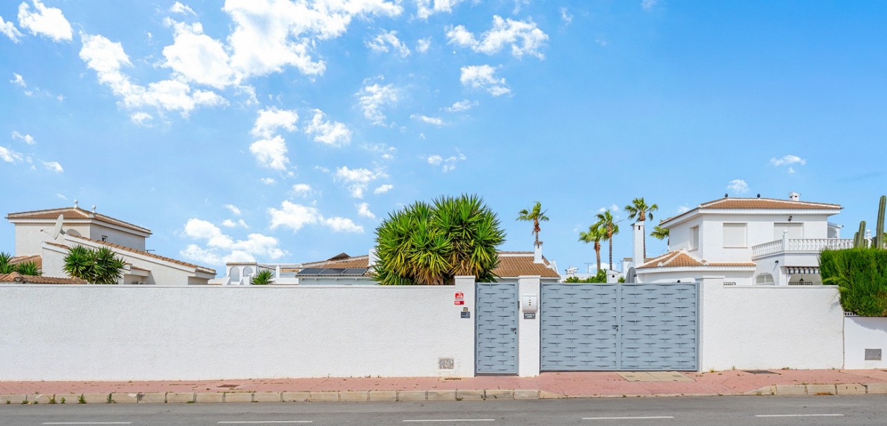Sale - Detached Villa -
Ciudad Quesada - Pueblo Bravo