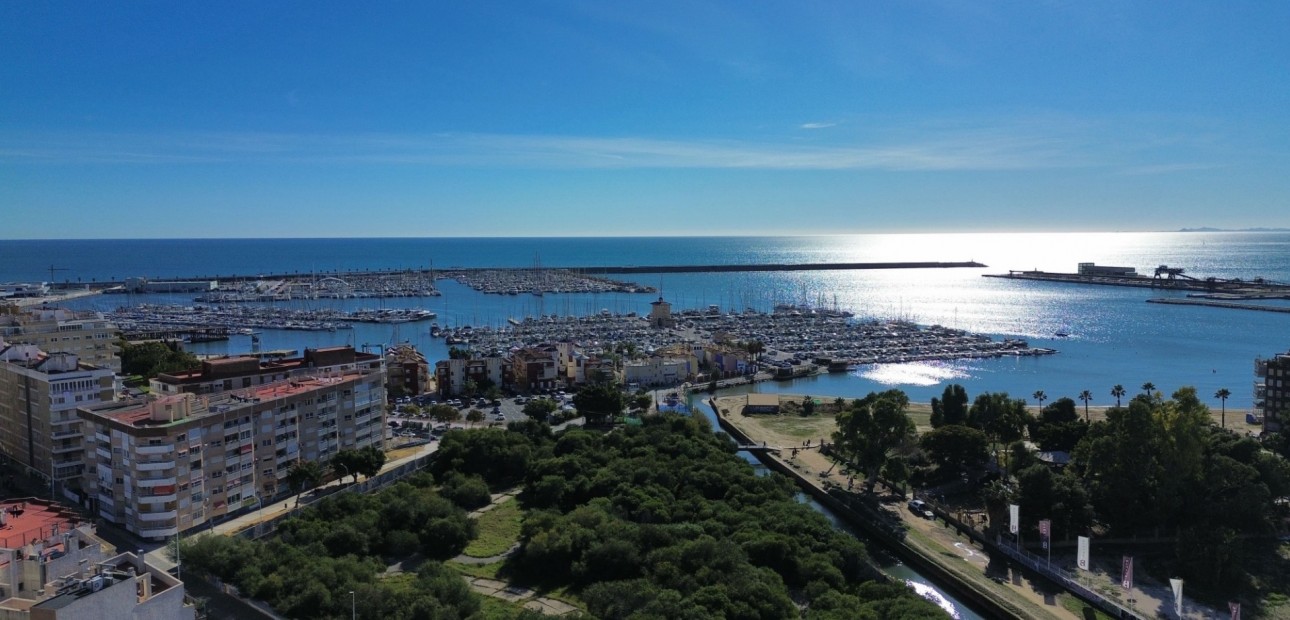 Sale - Apartment / flat -
Torrevieja - Torrevieja - Centre