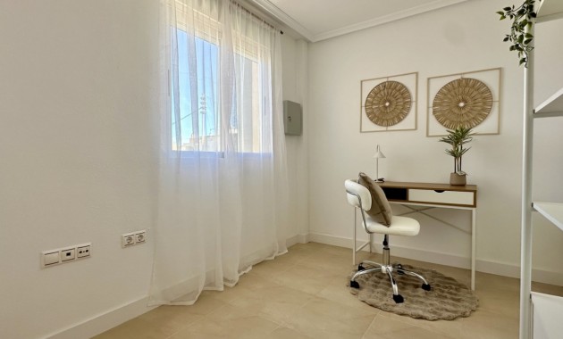Sale - Apartment / flat -
Torrevieja - Torrevieja - Centre