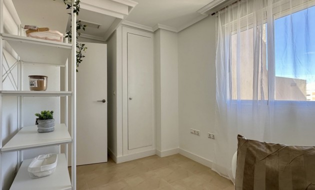 Sale - Apartment / flat -
Torrevieja - Torrevieja - Centre