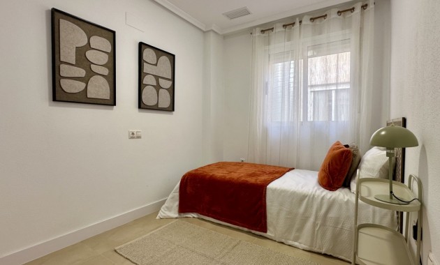 Sale - Apartment / flat -
Torrevieja - Torrevieja - Centre